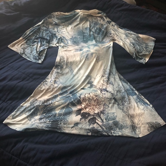 A figure hugging yet still dazzling swish of a fun blue & white flowered dress! - Picture 2 of 8